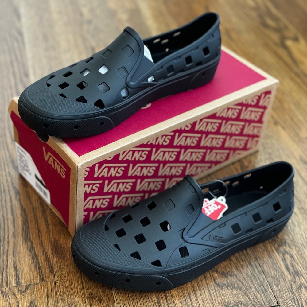 NEW IN BOX (and tags) Vans Trek Slip-ons
